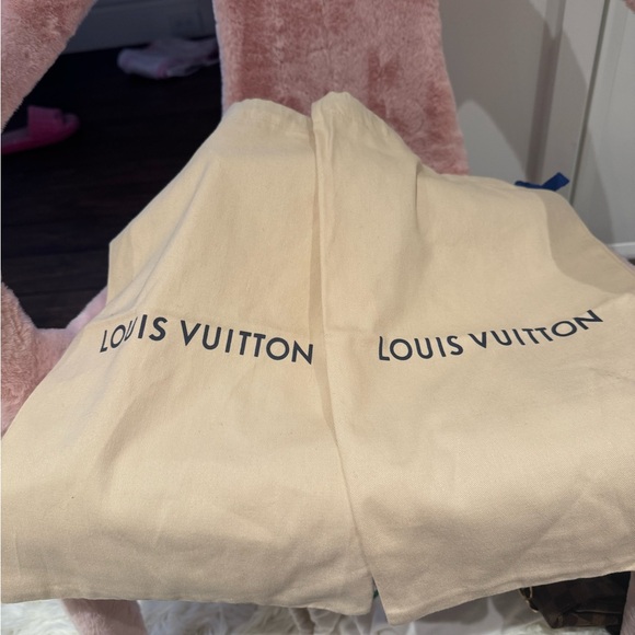 ⭐️ Never Worn Louis Vuitton White and Pink Sneakers ⭐️ - Picture 11 of 11